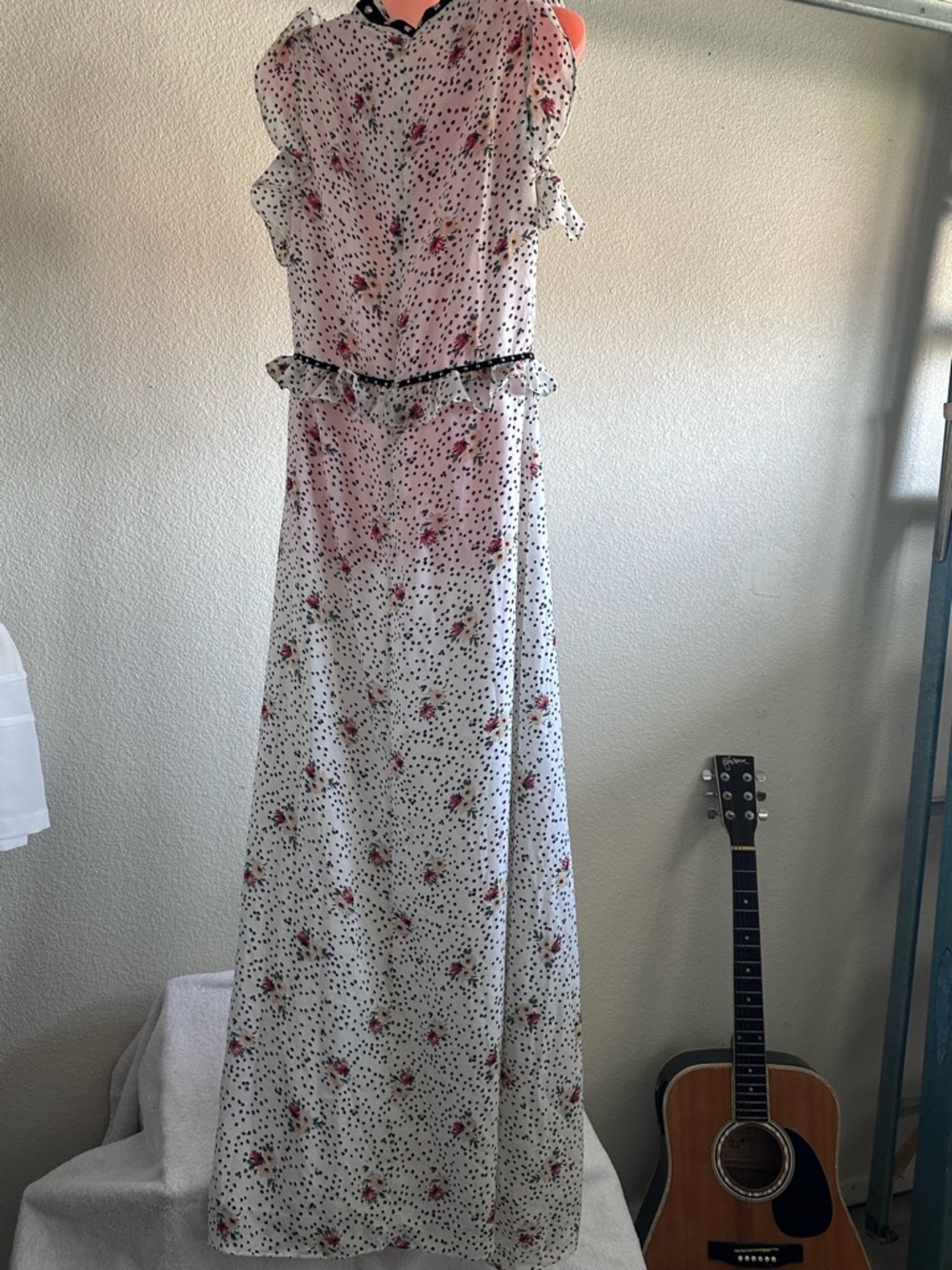 Glamorous White Floral Asymmetrical Maxi Dress - Picture 3 of 9